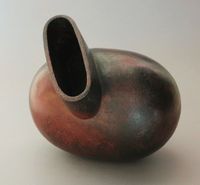 Steinzeug, Hohlkorper, 2015, Pigment, Wachs, H 18 cm